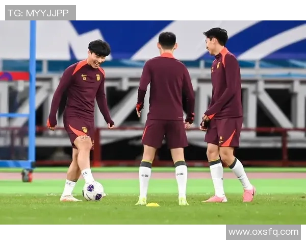 国足备战世预赛，主帅李铁强调团结合作，积极备战，冲击胜利